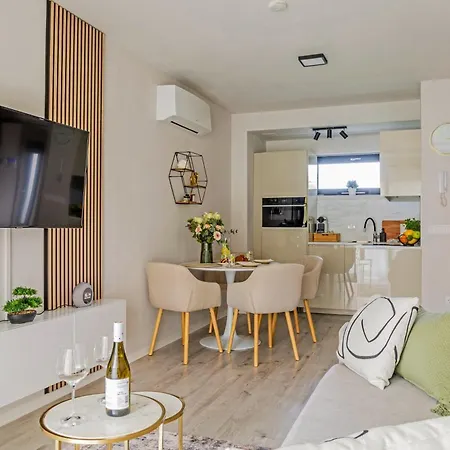 Nova Apartman דירה *
